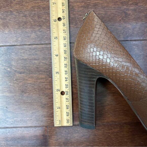 Coach Brown Snakeskin Textured Women's Pumps, Size 6 - Picture 16 of 16